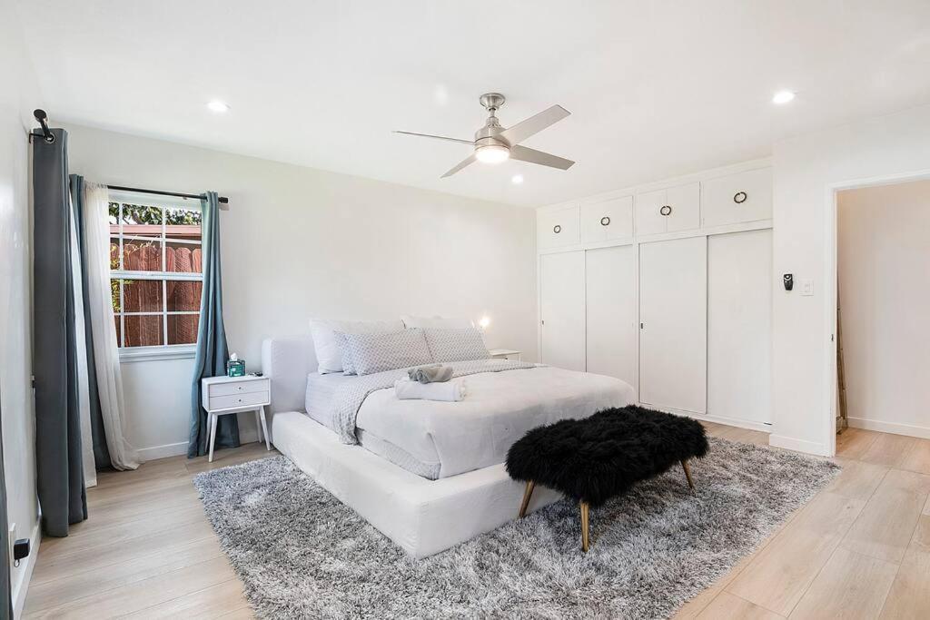 Updated 3-bedroom La With Backyard, Bbq & Family-friendly Amenities Holiday home Los Angeles